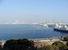 晴れ渡る横浜港