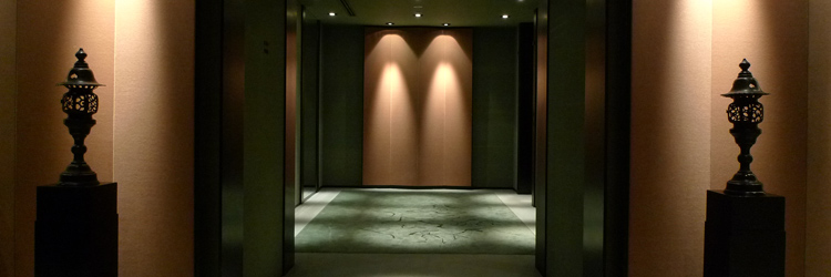 客室へ向かうエレベータホールの入口